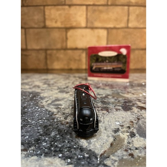 Hallmark Ornament Lionel Train #4 746 Norfolk and Western Steam Locomotive 1999 - Picture 5 of 10